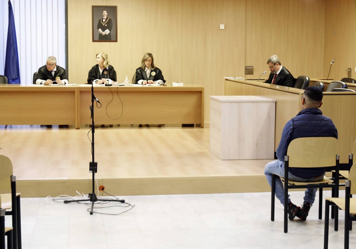 El acusado, A. A., en la sala de vistas de la Sección Octava de la Audiencia Provincial.