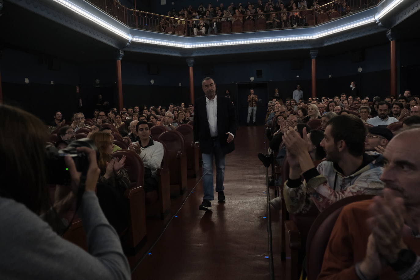 El Cine Doré se rinde a José Luis Garci