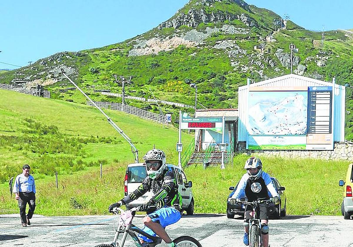 Descenso de bicletas hace dos temporadas.