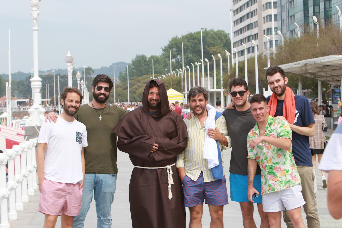 Chapuzones y paseos para superar la jornada de calor en Asturias