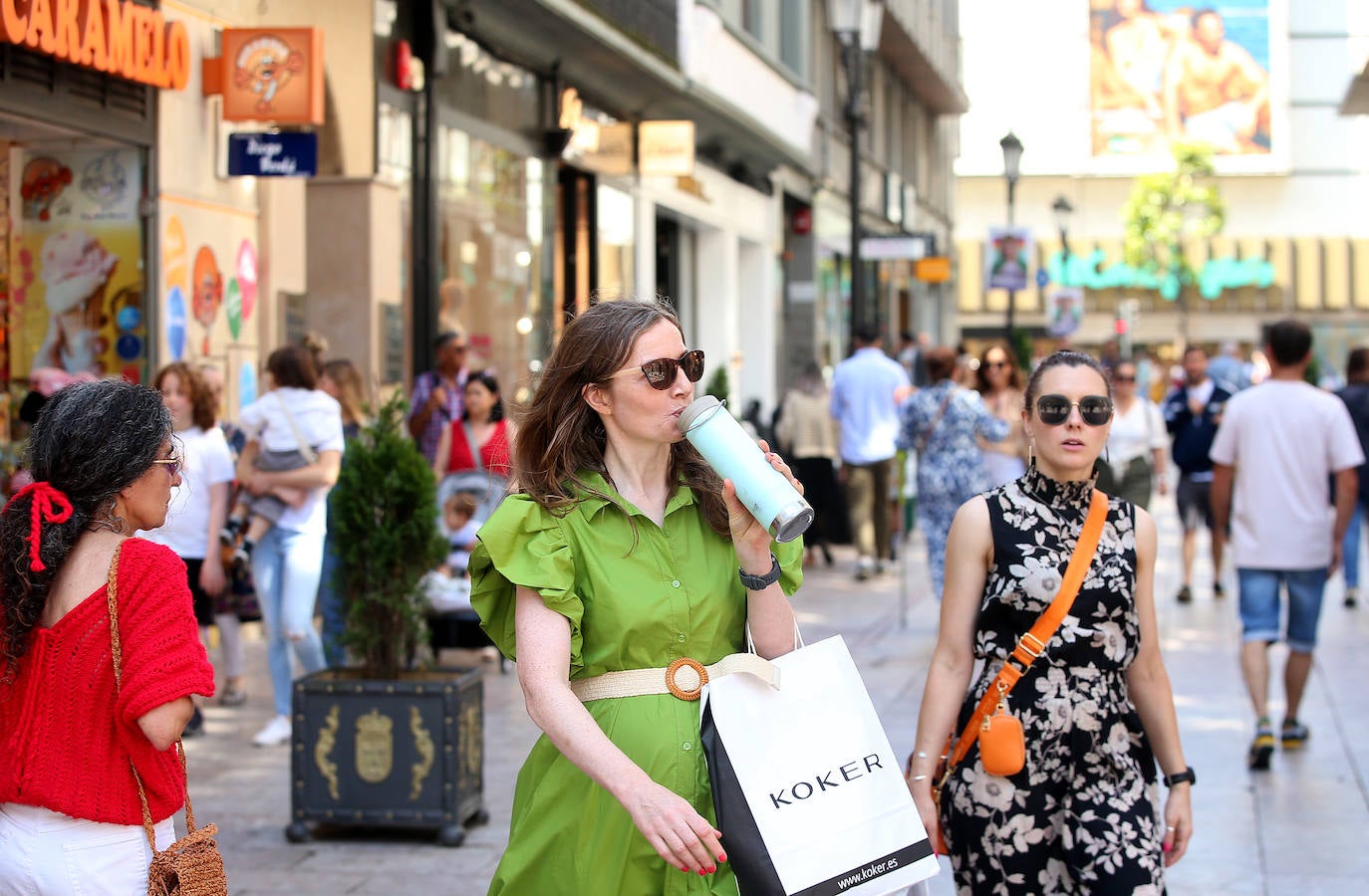 Chapuzones y paseos para superar la jornada de calor en Asturias