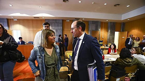 El PSOE reivindica el 'efecto Adrián' y pide al PP dejarse de cuentos