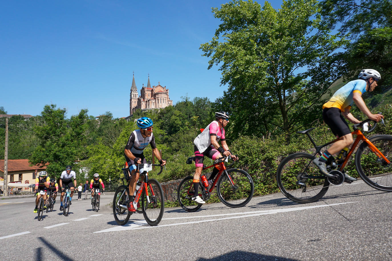 Multitudinaria cicloturista a los Lagos