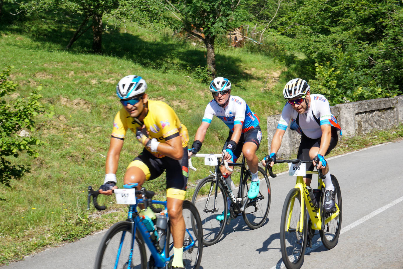 Multitudinaria cicloturista a los Lagos