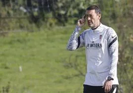 Sergio Sánchez, en una pasada imagen cuando fue entrenador del filial rojiblanco.
