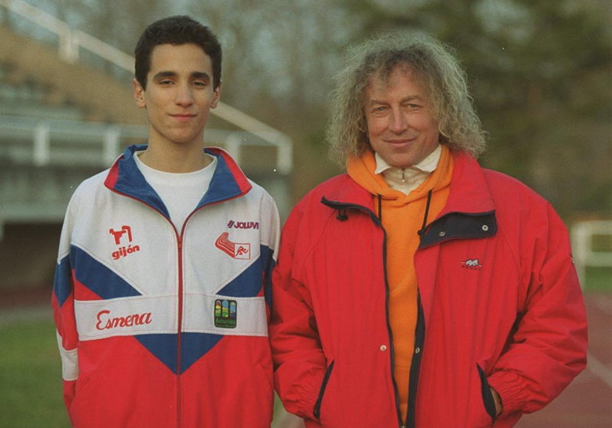 Javier de la Fuente, con Andrés Capellán, al que entrenó, en 2001.