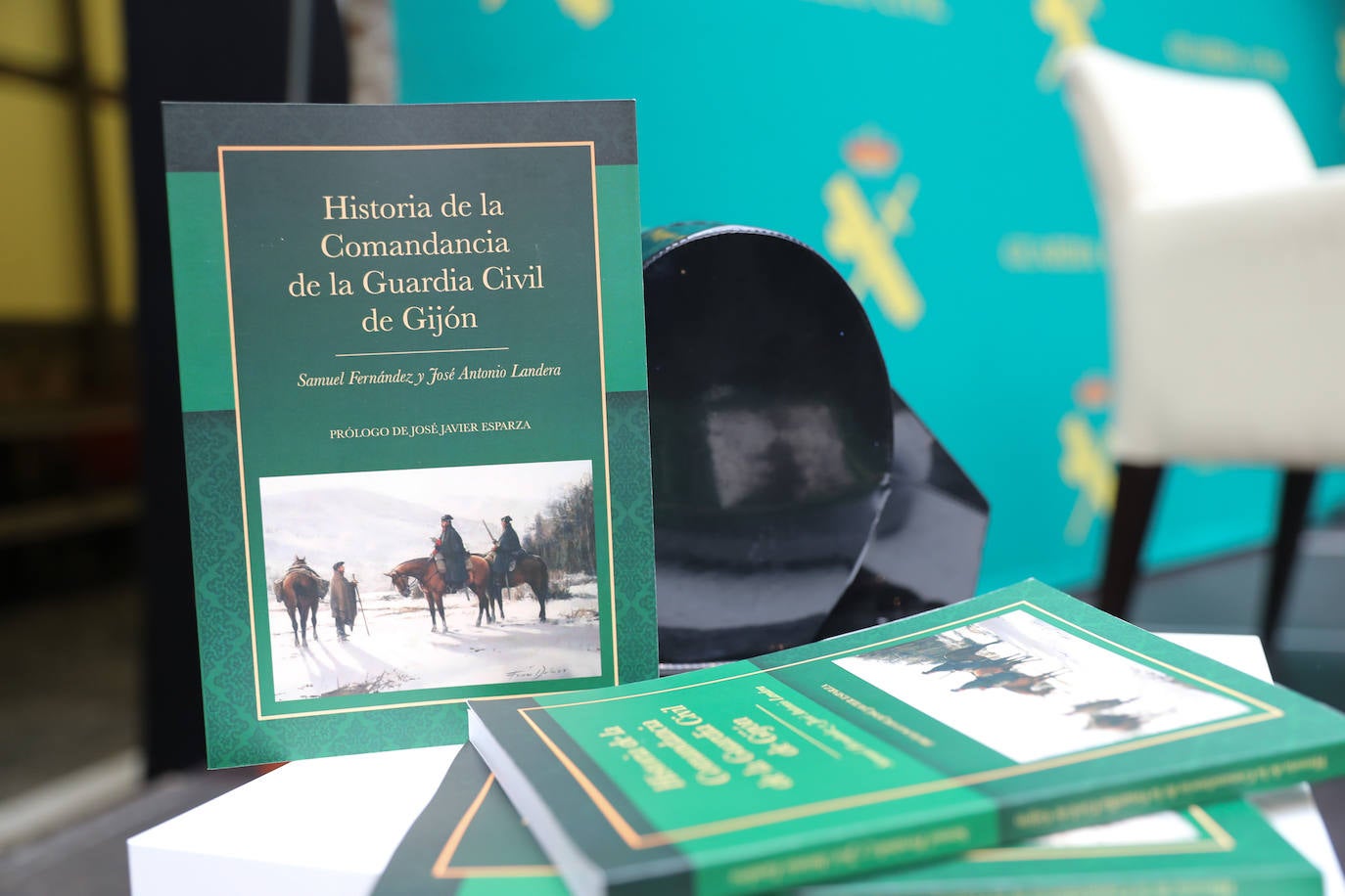 Un libro para recoger la historia de la Comandancia de la Guardia Civil de Gijón