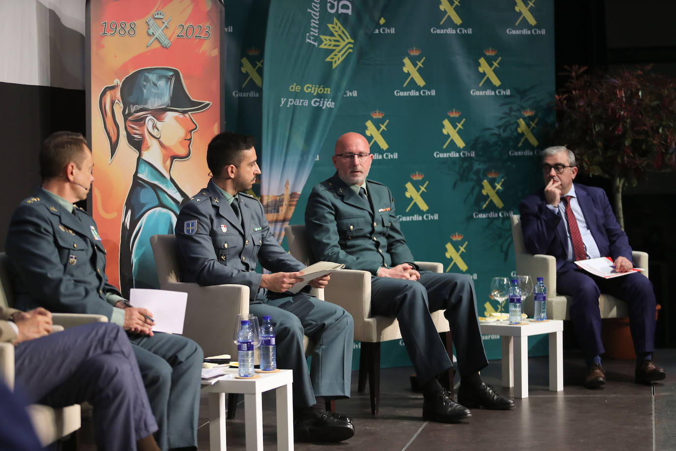 Un libro para recoger la historia de la Comandancia de la Guardia Civil de Gijón