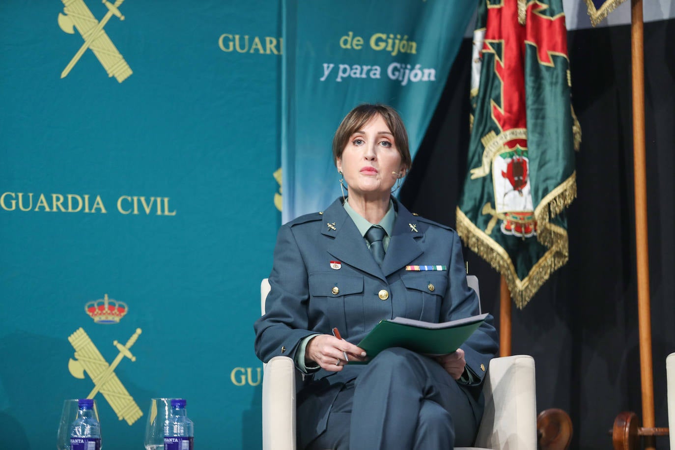 Un libro para recoger la historia de la Comandancia de la Guardia Civil de Gijón