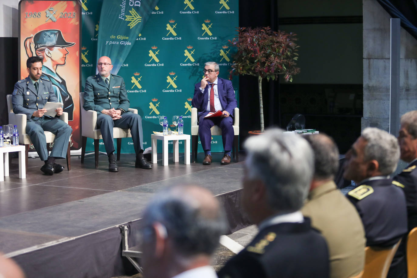 Un libro para recoger la historia de la Comandancia de la Guardia Civil de Gijón