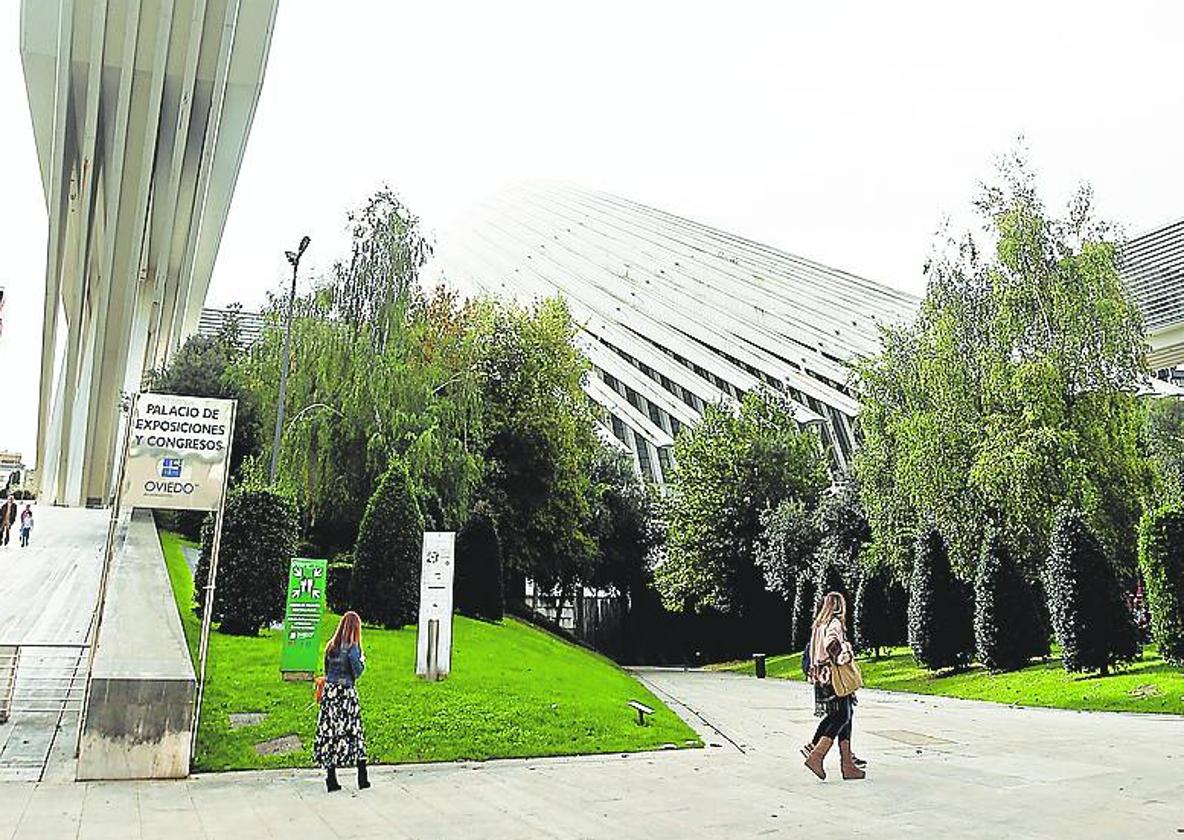 El cerrado centro comercial del Calatrava.