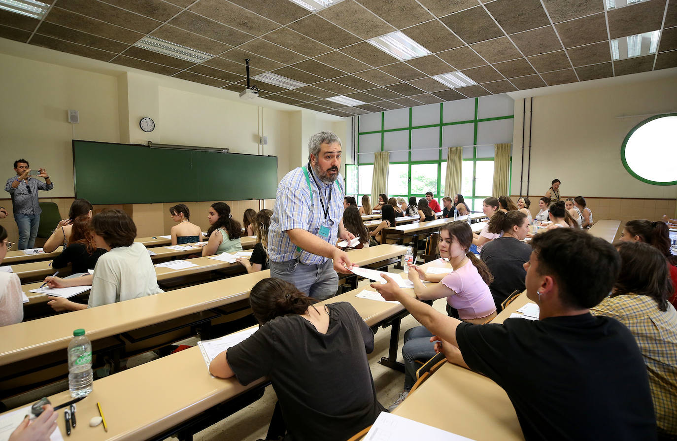 La primera jornada de la EBAU en Asturias, en imágenes