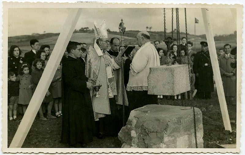 Colocación de la primera piedra del Sanatorio Marítimo, en 1942. Foto Lena.