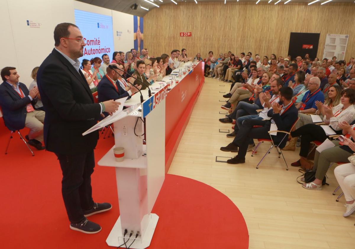 Adrián Barbón interviene en el Comité Autonómico de la FSA de ayer, en el que se aprobaron las listas al Congreso y el Senado.