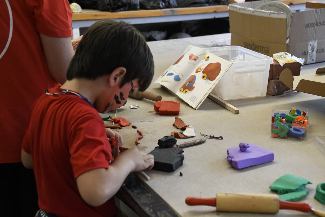 Una tormenta de cultura inunda las calles con la Noche Blanca