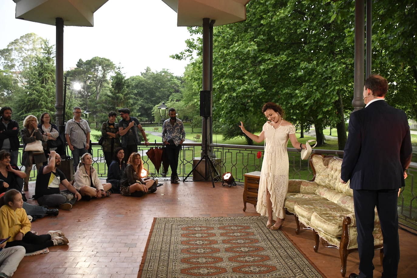 Una tormenta de cultura inunda las calles con la Noche Blanca