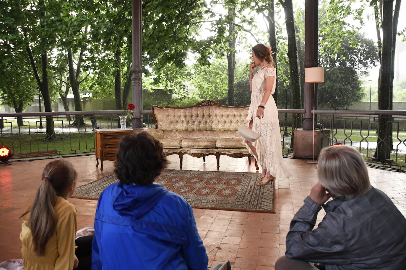 Una tormenta de cultura inunda las calles con la Noche Blanca