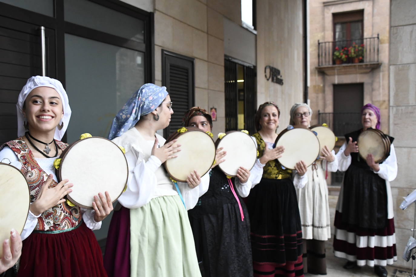 Una tormenta de cultura inunda las calles con la Noche Blanca