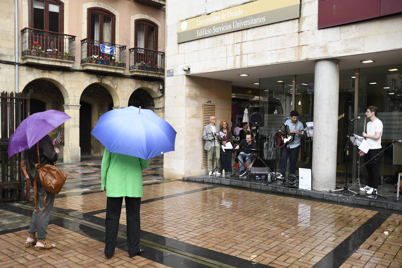 Una tormenta de cultura inunda las calles con la Noche Blanca