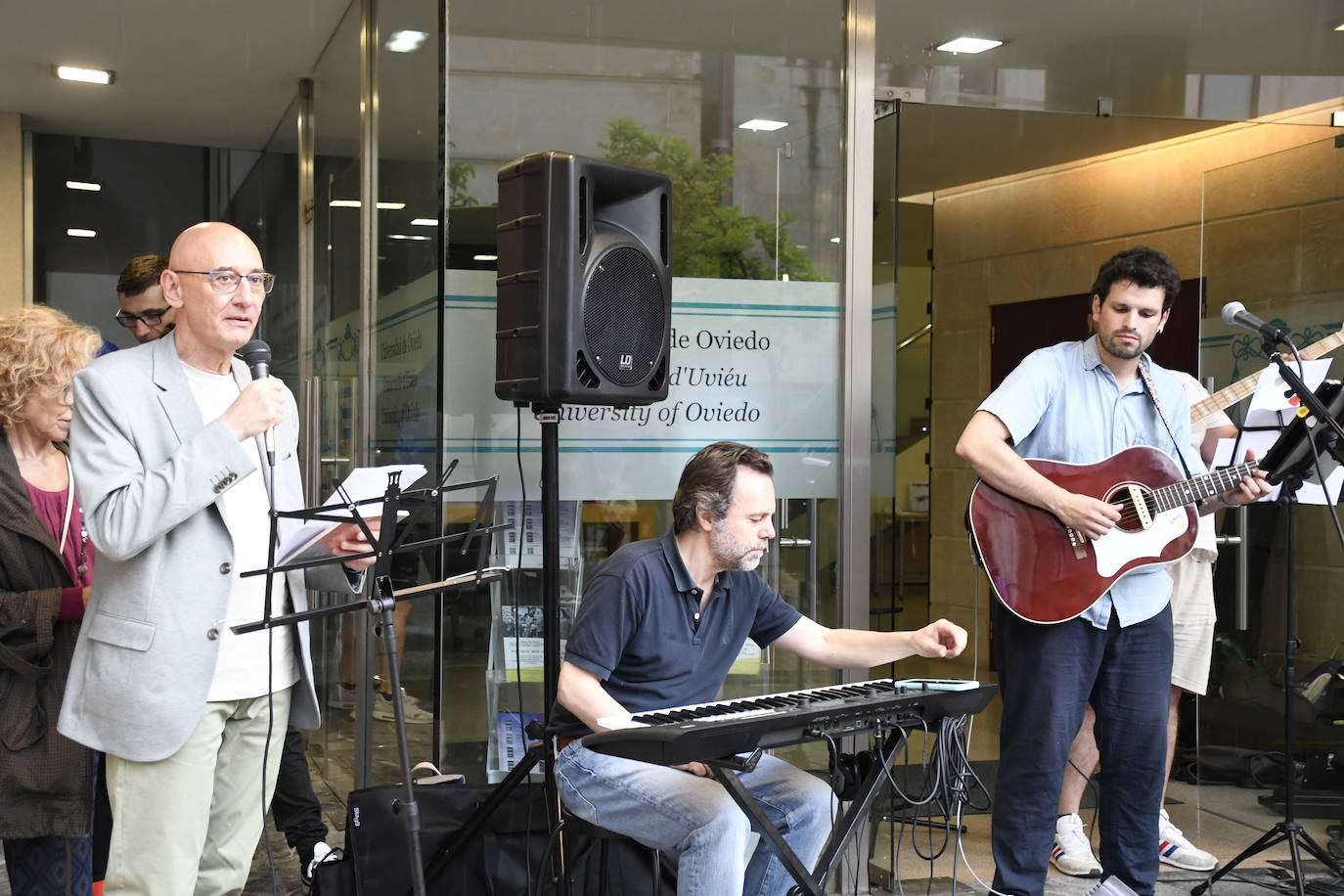 Una tormenta de cultura inunda las calles con la Noche Blanca