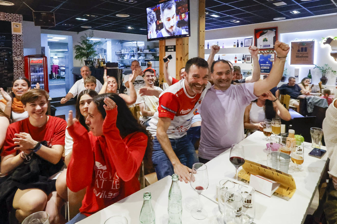 Gran ambiente en Gijón durante el partido del Telecable