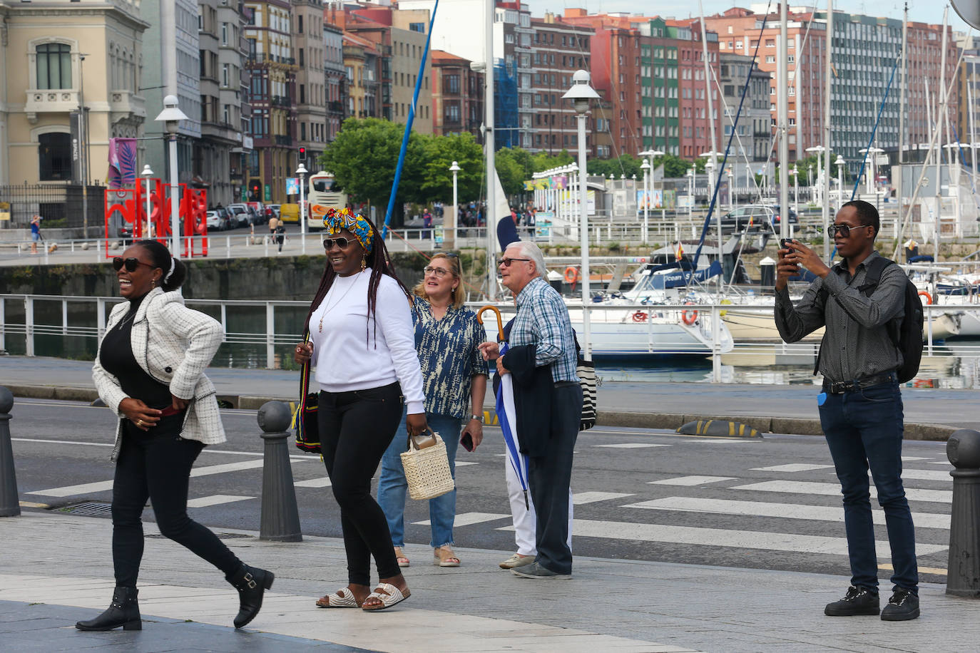 El crucero MS Rivera llena Gijón de turistas