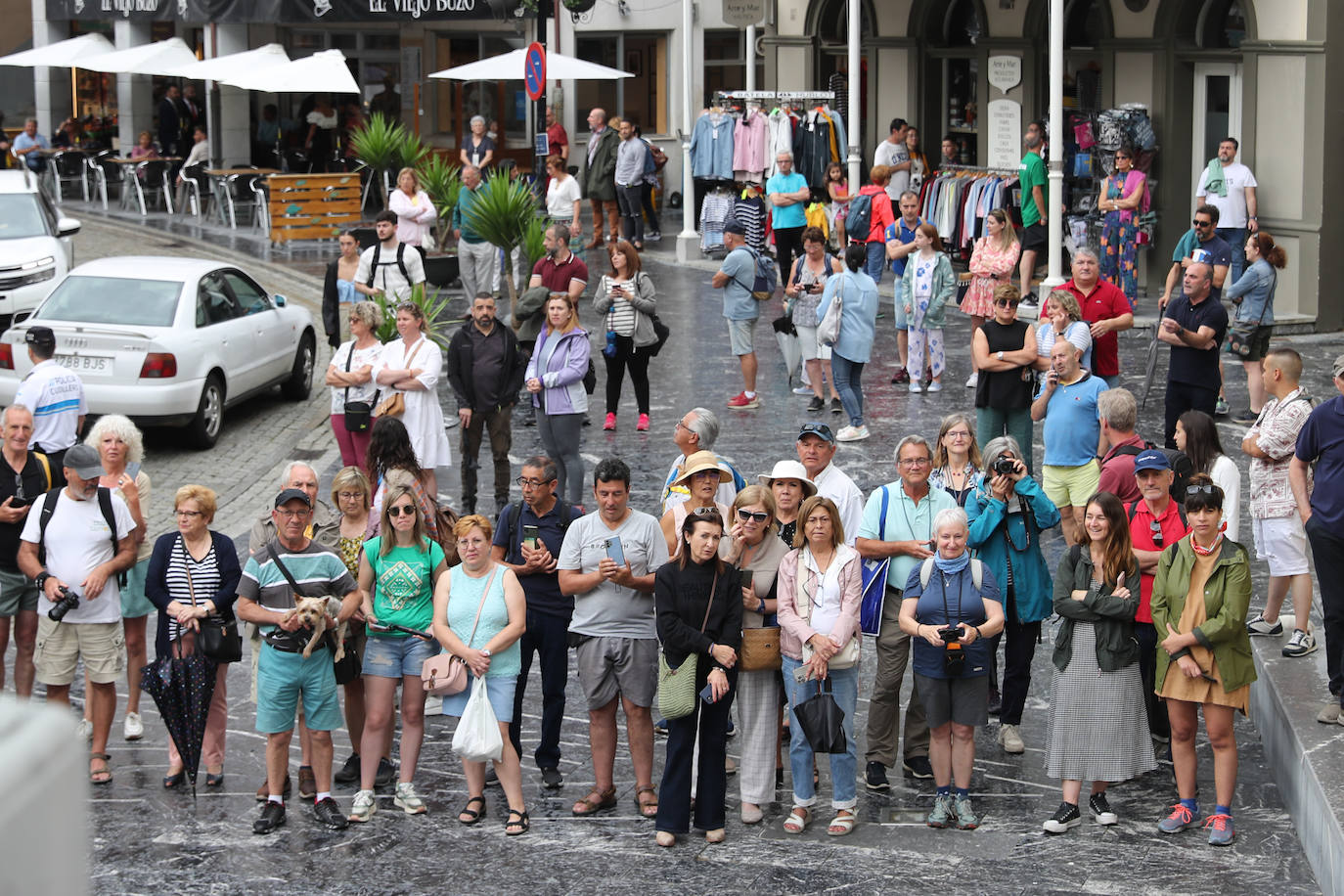 Carlos Valle y Rafael Oñate, arropados por vecinos y autoridades en su boda