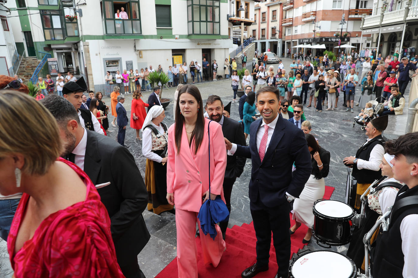 Carlos Valle y Rafael Oñate, arropados por vecinos y autoridades en su boda
