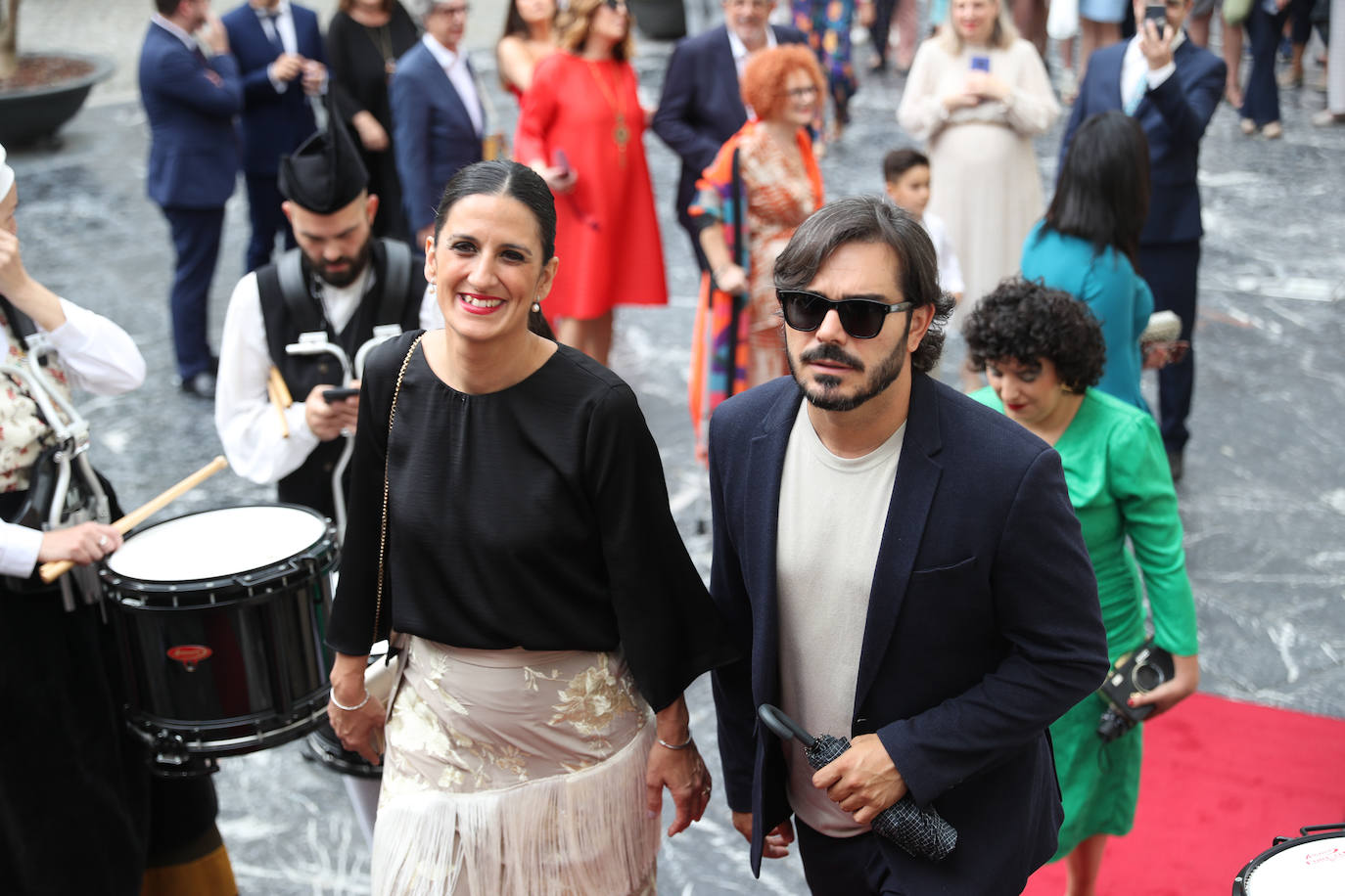 Carlos Valle y Rafael Oñate, arropados por vecinos y autoridades en su boda