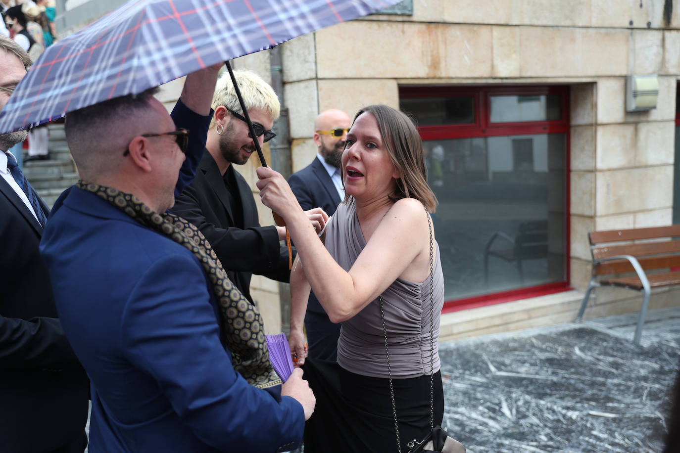 Carlos Valle y Rafael Oñate, arropados por vecinos y autoridades en su boda