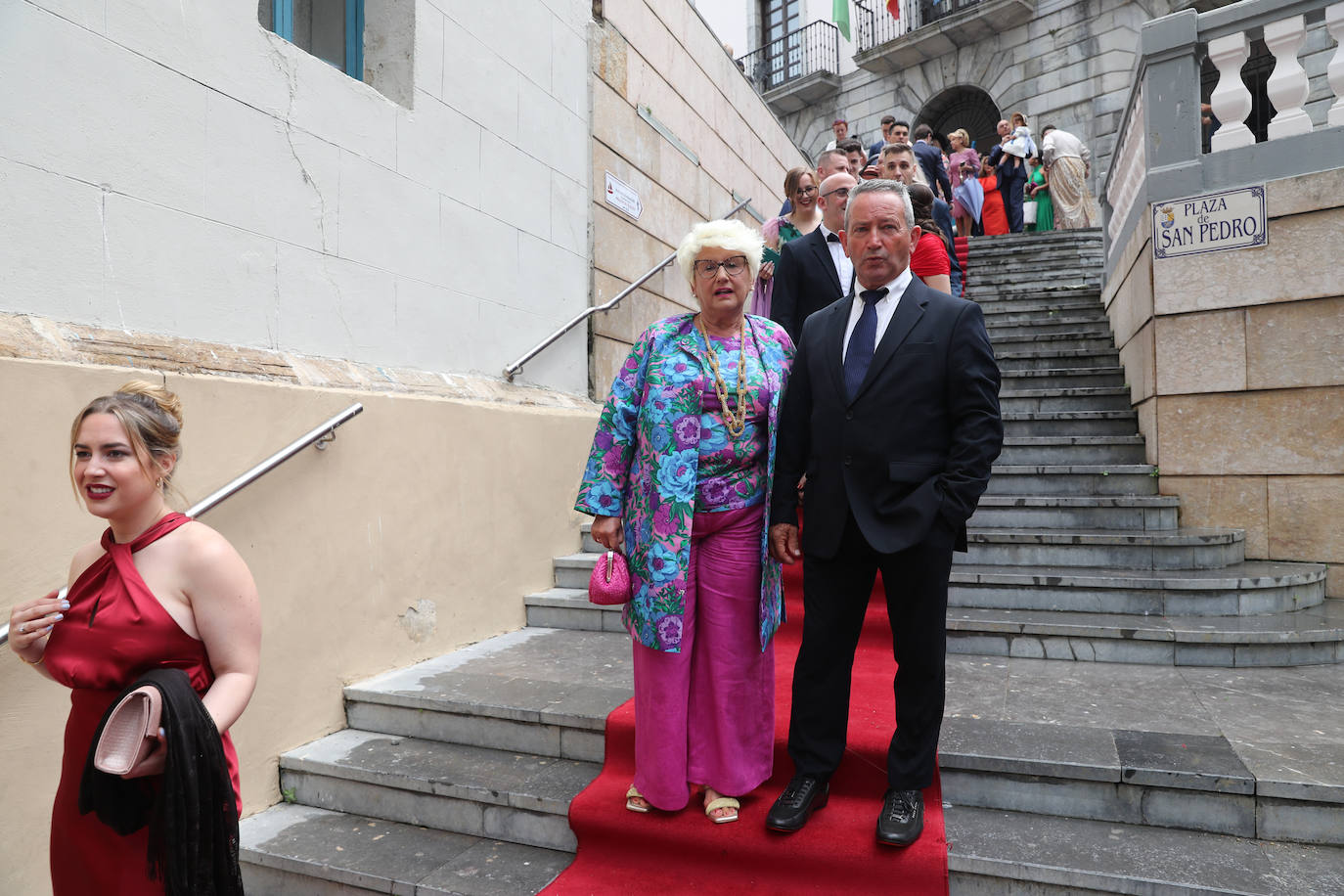 Carlos Valle y Rafael Oñate, arropados por vecinos y autoridades en su boda