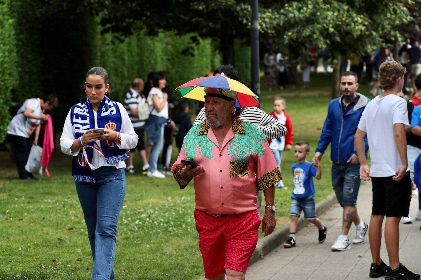 Cientos de personas empujan al Avilés hacia el ascenso