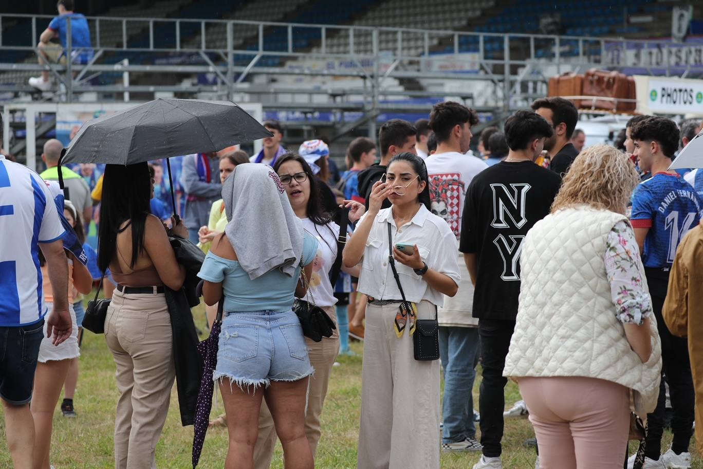 Cientos de personas empujan al Avilés hacia el ascenso