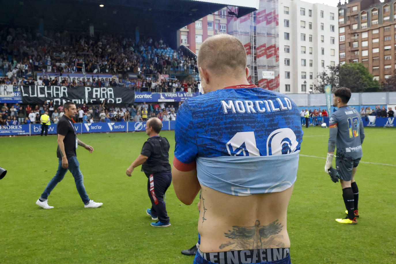 Fotos: las lágrimas de los jugadores del Avilés y el agradecimiento a la afición