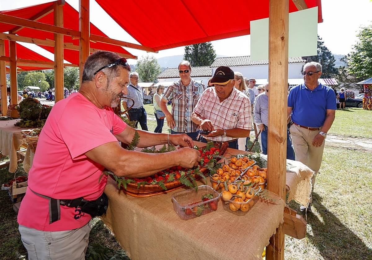 Jesús Manuel Corzo López despacha su mercancía. Llevó treinta kilos.