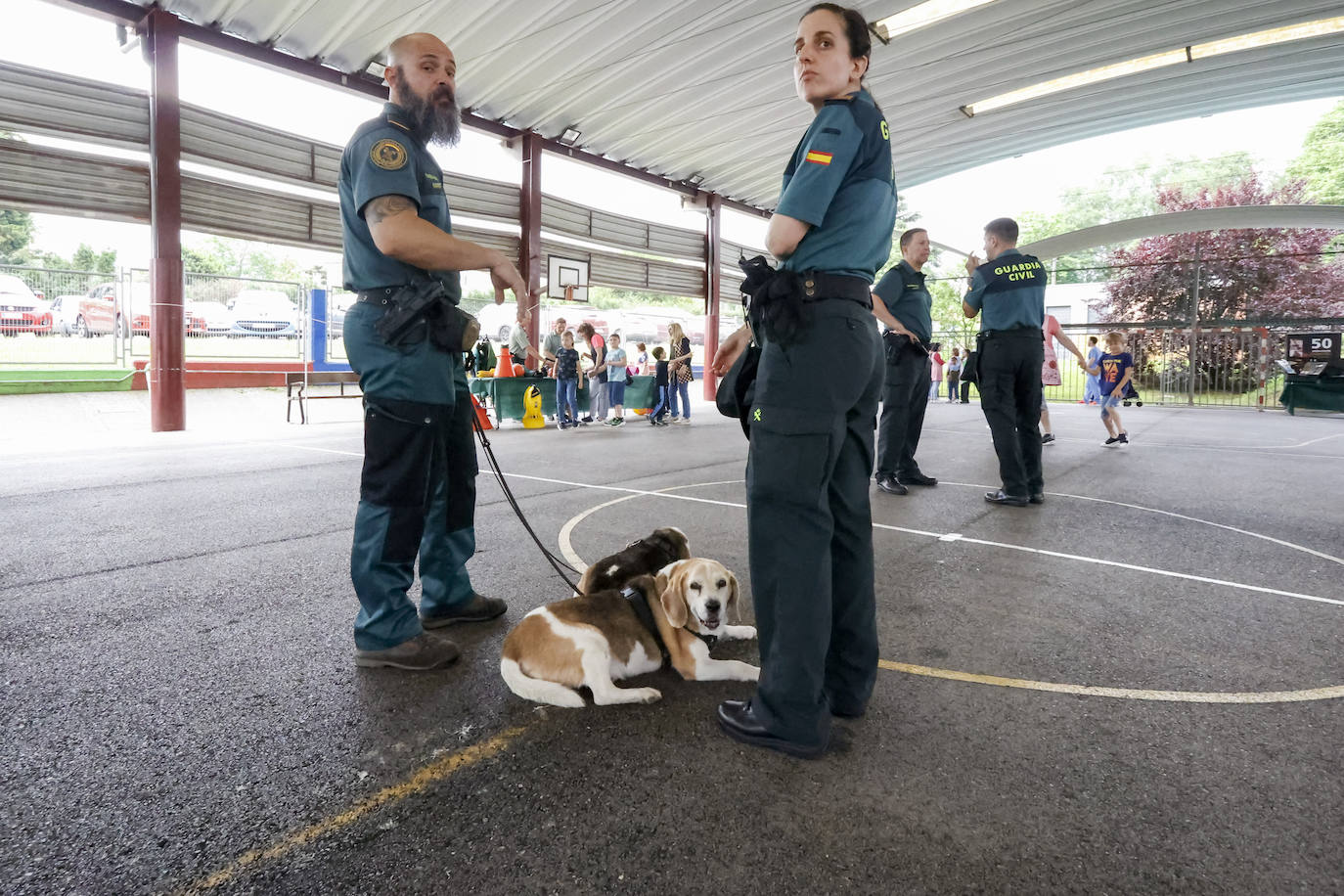 La Guardia Civil impresiona a los escolares de Castiello