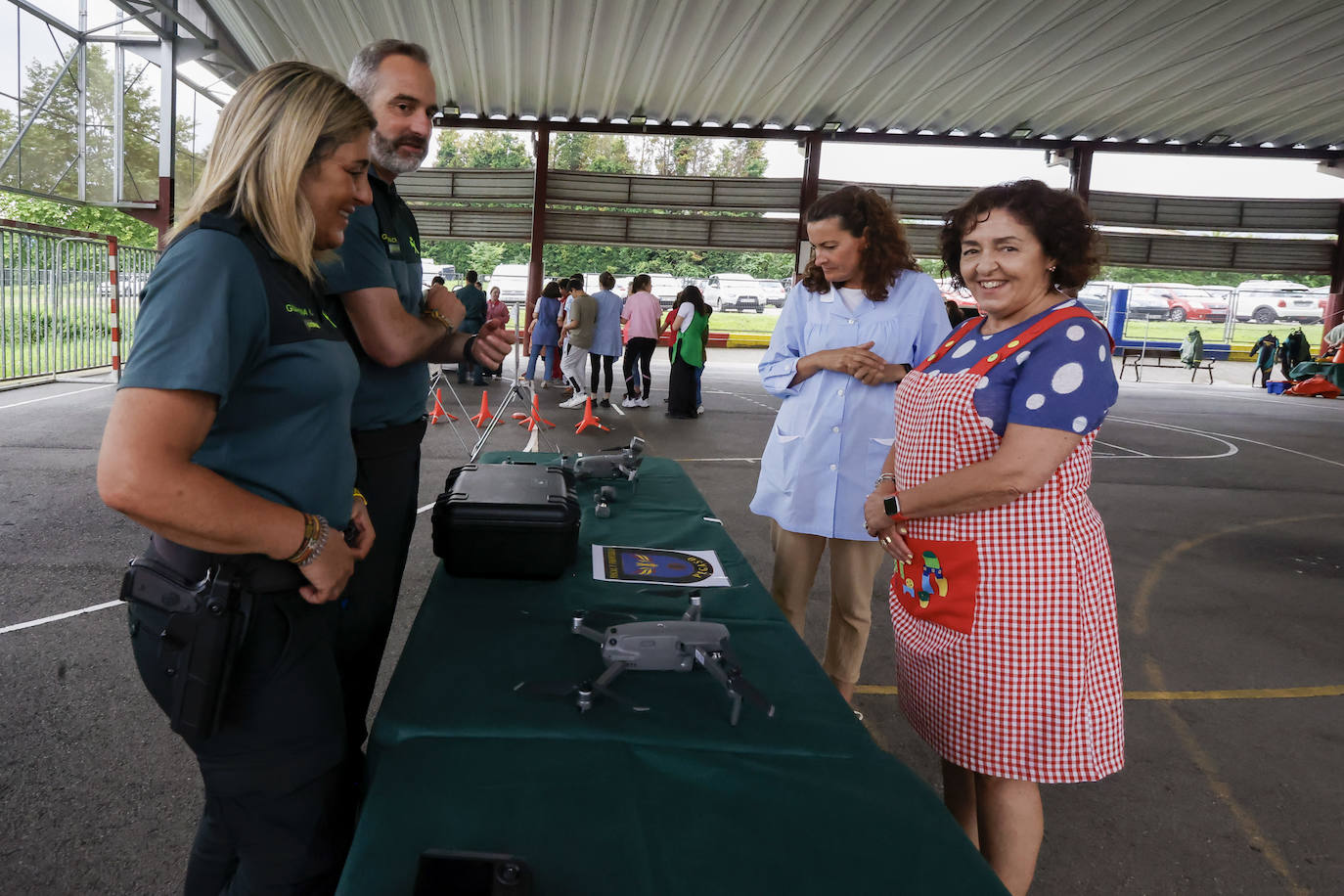 La Guardia Civil impresiona a los escolares de Castiello