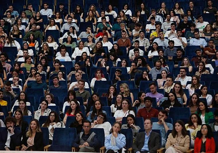 Nuevos alumnos del Curso MIR Asturias, en el acto de bienvenida celebrado ayer en el Palacio de Exposiciones y Congresos de Oviedo.