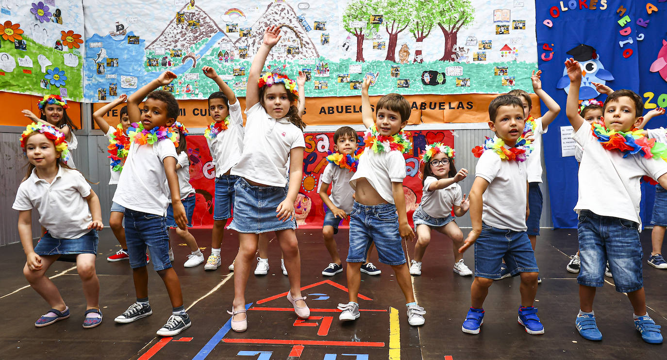 Una graduación infantil a ritmo de Pipo Prendes