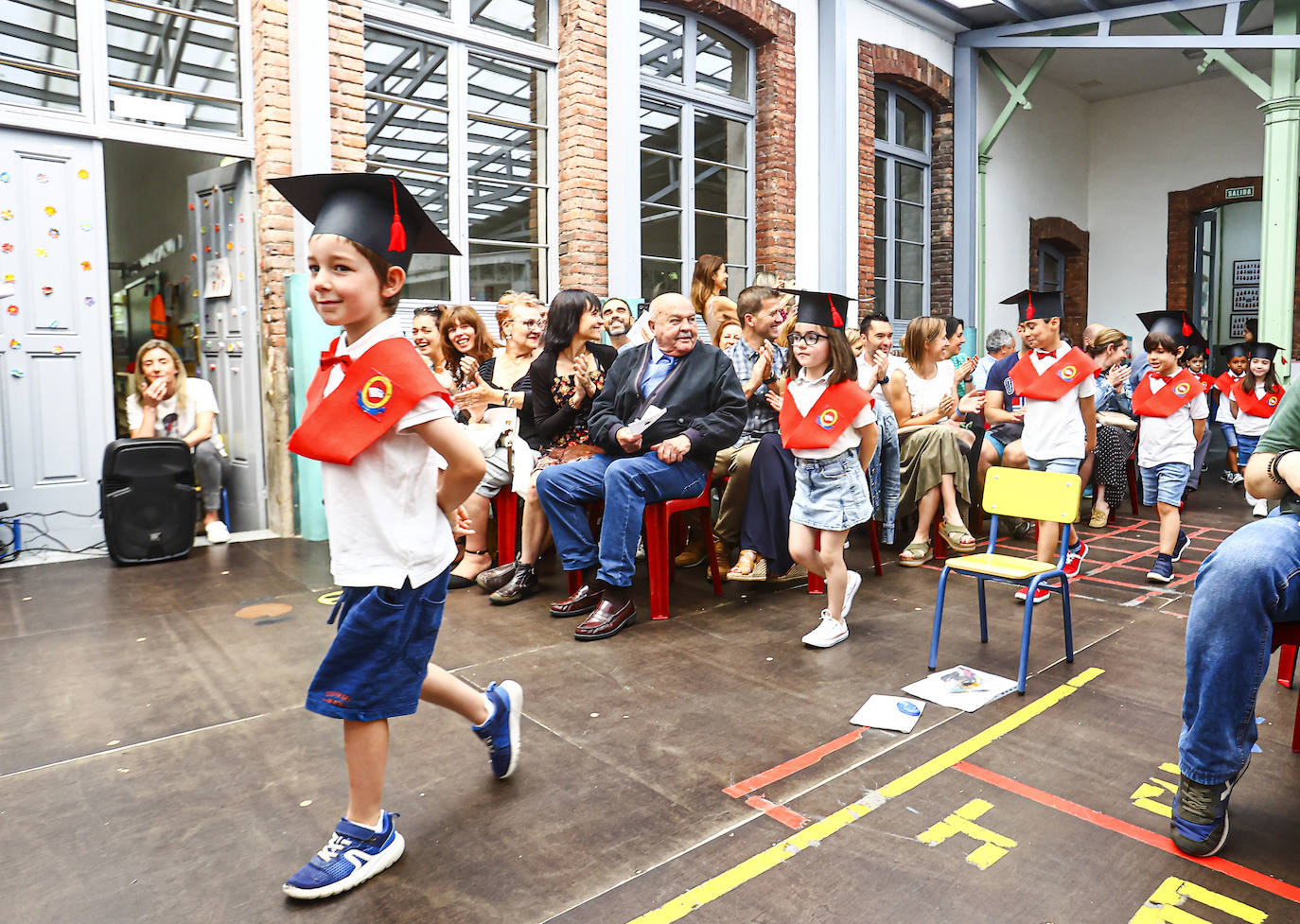 Una graduación infantil a ritmo de Pipo Prendes