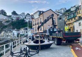 Instalación de la estructura del cohete Ariane 5 en el paseo del Muelle.