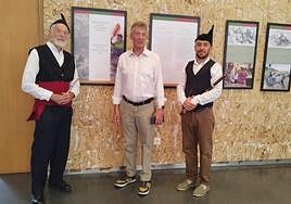 Clark Callahan, Juan Manuel Feliz y Serxu Luances, en la inauguración.