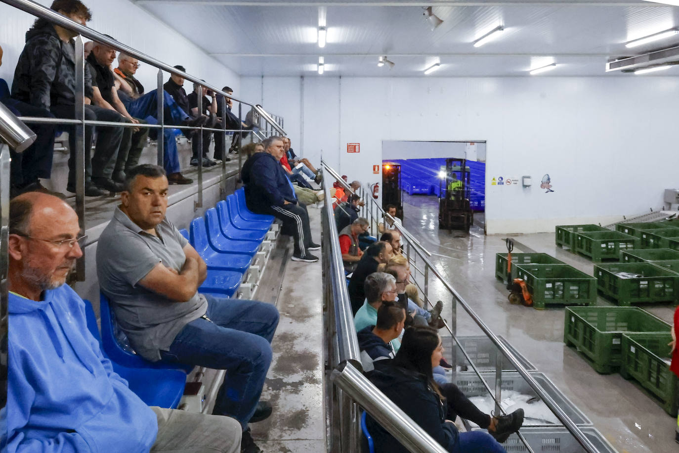 40.000 kilos en la primera gran subasta de bonito en la rula de Gijón