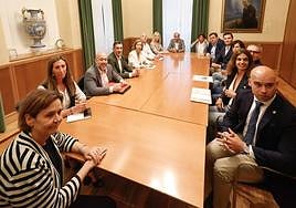 Primera reunión del gobierno municipal gijonés
