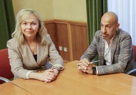 Sara Álvarez Rouco y Oliver Suárez, en la primera reunión en el Ayuntamiento del equipo de gobierno.