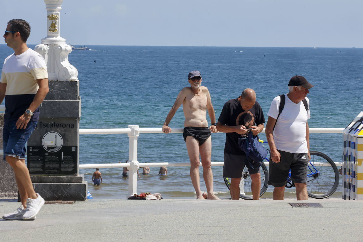 Gijón se refresca en la playa