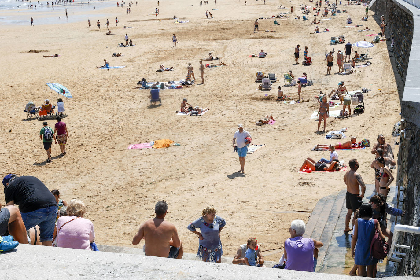 Gijón se refresca en la playa