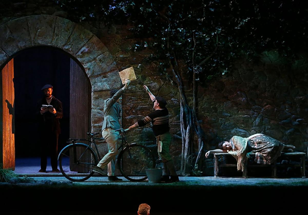 Una escena de la representación de 'El caserío' que ayer se pudo ver en Oviedo.