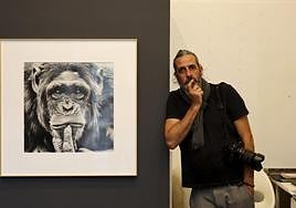 Héctor Jácome, con una de sus fotos.