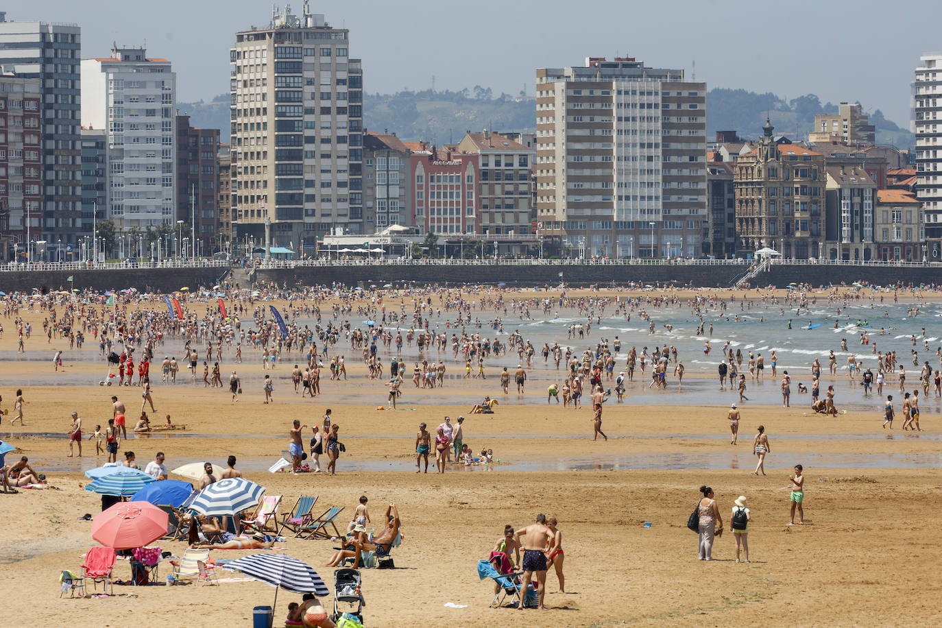 Asturias, a remojo para aliviar el calor